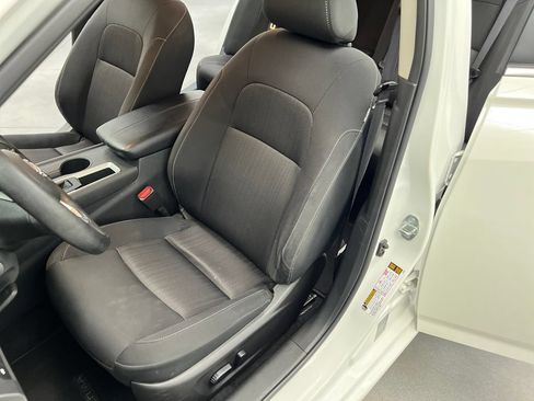Used 2025 Nissan Altima 2.5 SV FWD image 11