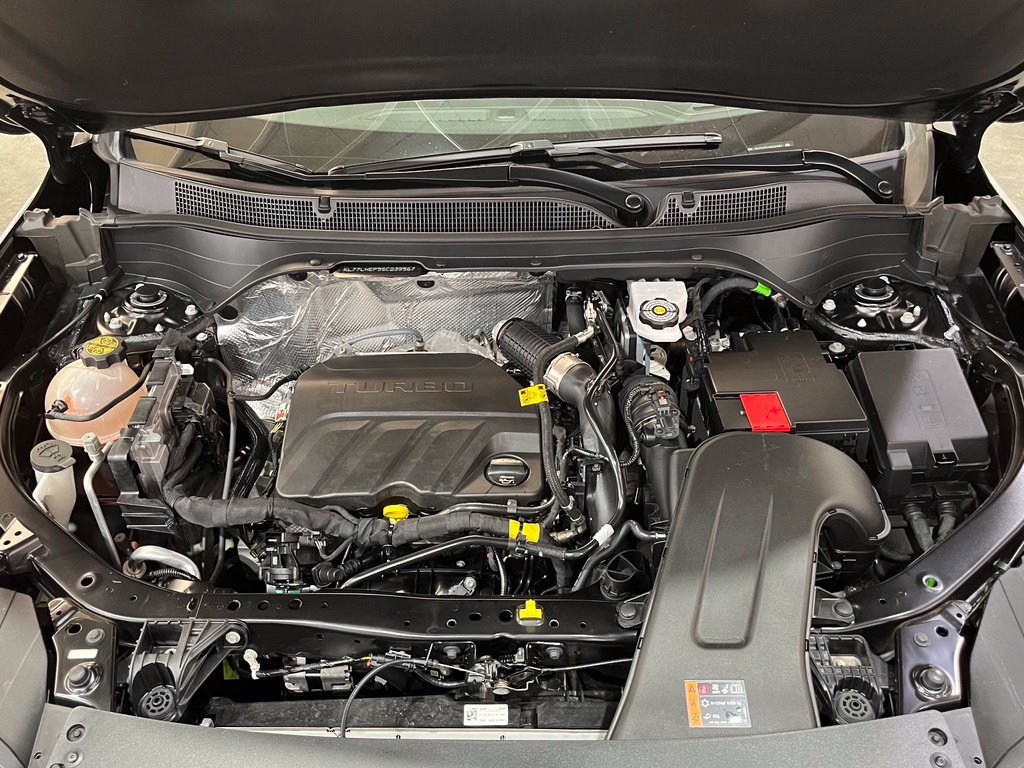Certified 2025 Chevrolet Trax LT w/ LT Convenience Package FWD image 6