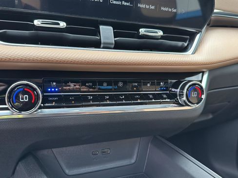 New 2025 Chevrolet Equinox ACTIV w/ Safety and Technology Package image 26