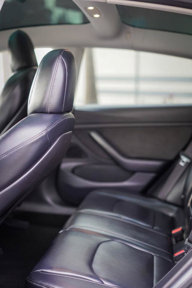 Used 2018 Tesla Model 3 Long Range RWD image 16