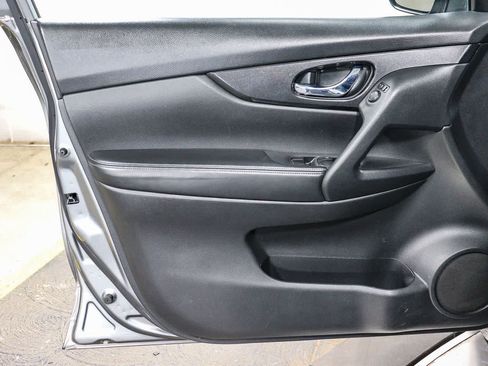 Used 2017 Nissan Rogue S FWD image 21