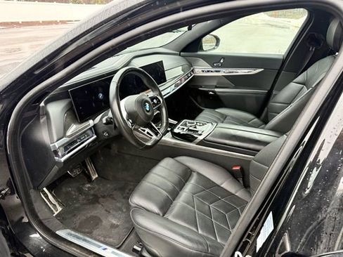 Used 2024 BMW 740i xDrive image 9