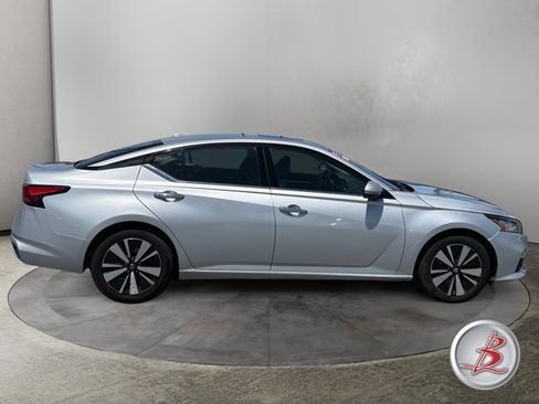 Used 2020 Nissan Altima 2.5 SL FWD image 8