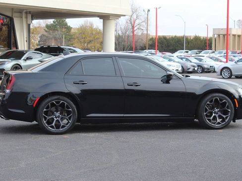 Used 2019 Chrysler 300 S RWD image 3