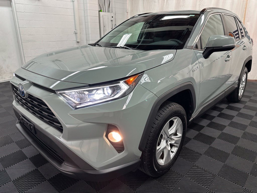 Used 2020 Toyota RAV4 XLE w/ Convenience Package AWD/4WD image 4