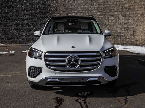 Used 2024 Mercedes-Benz GLS 450 4MATIC image 3