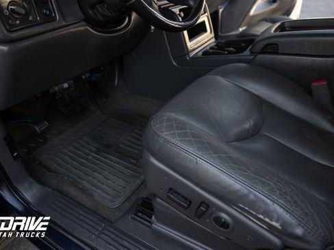 Used 2007 GMC Sierra 3500 SLT w/ Skid Plate Package image 25