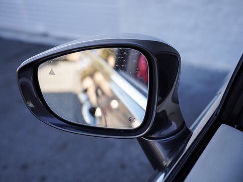 Used 2020 Chrysler Pacifica Limited image 37