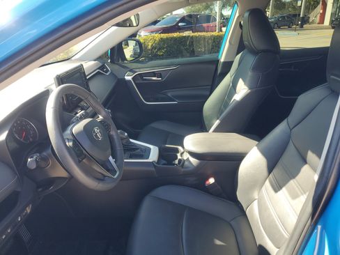 Used 2021 Toyota RAV4 XLE Premium image 16