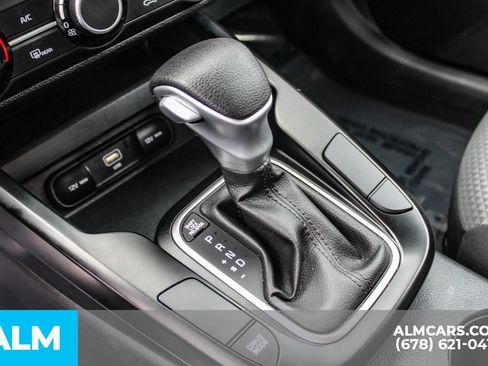 Used 2025 Kia Soul LX w/ LX Technology Package FWD image 34
