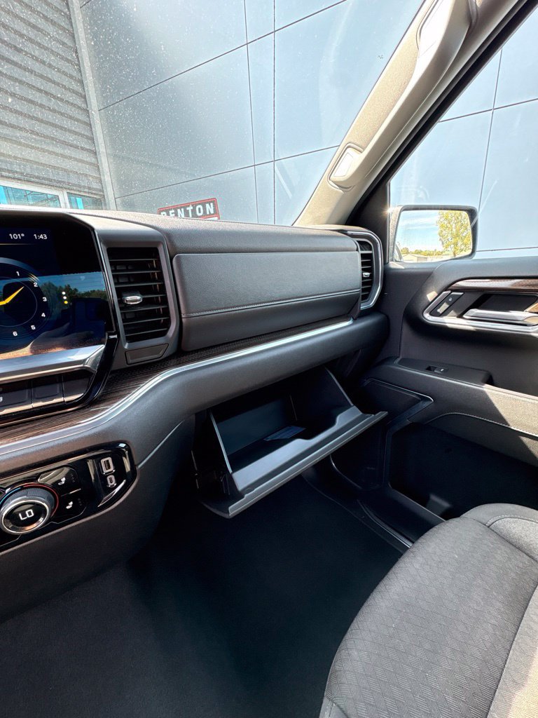 Used 2025 Chevrolet Silverado 1500 LT AWD/4WD image 27