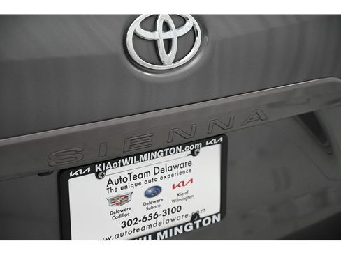 Used 2018 Toyota Sienna XLE image 55