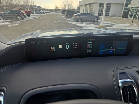 Used 2025 Ford Expedition Platinum image 25