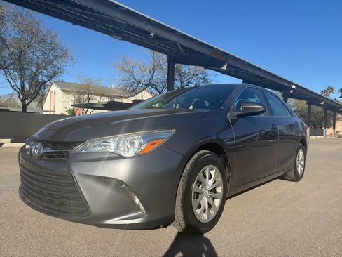 Used 2017 Toyota Camry LE image 2