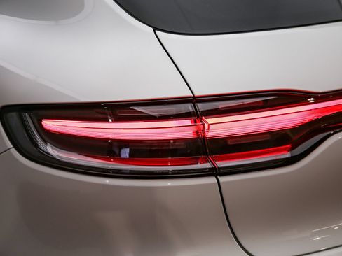 Certified 2026 Porsche Macan AWD/4WD image 48