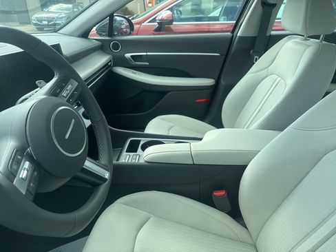 New 2025 Hyundai Sonata SEL image 3