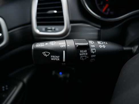 Used 2021 Jeep Grand Cherokee Laredo AWD/4WD image 32