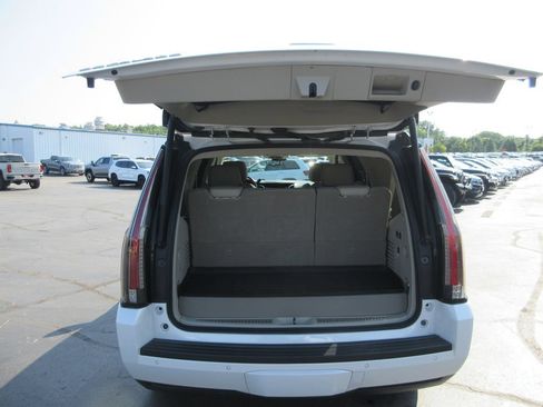 Used 2020 Cadillac Escalade Premium Luxury AWD/4WD image 8