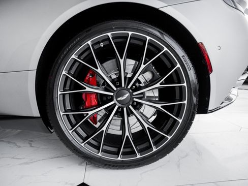 Used 2023 Aston Martin DB11 Coupe image 36