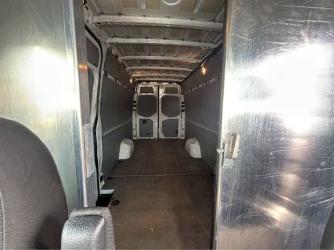 Used 2019 Freightliner Sprinter 3500 image 11