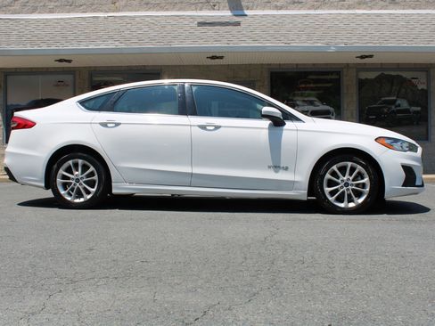 Used 2019 Ford Fusion SE image 20