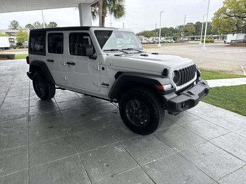 Used 2025 Jeep Wrangler Sport S image 2