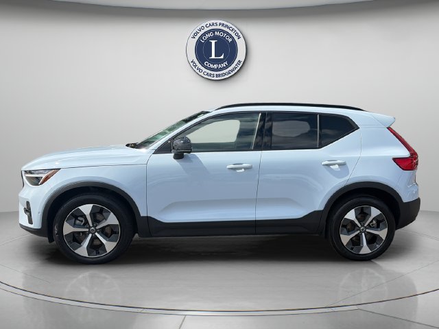 Certified 2026 Volvo XC40 B5 Plus AWD/4WD image 5