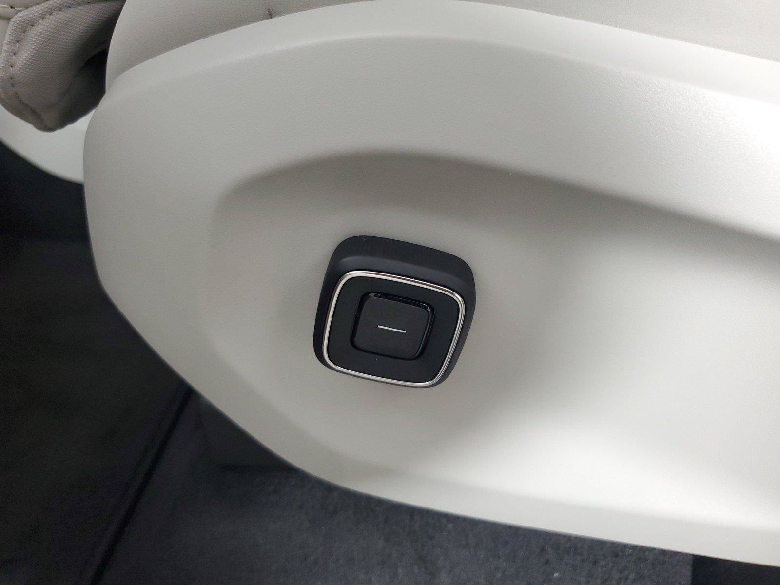 Certified 2025 Volvo EX90 Ultra AWD/4WD image 21