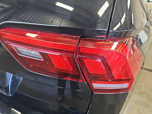 Used 2024 Volkswagen Tiguan SE image 32