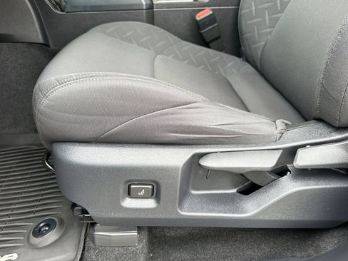 Used 2025 Toyota Tacoma SR5 AWD/4WD image 13