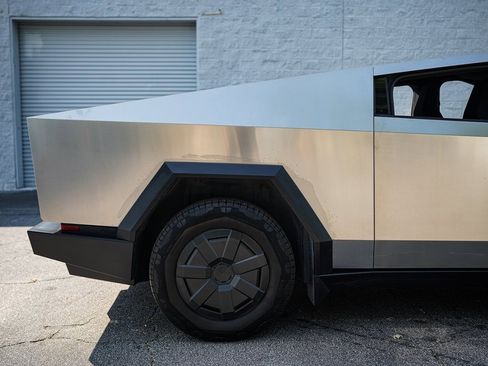 Used 2025 Tesla Cybertruck AWD Crew Cab image 15