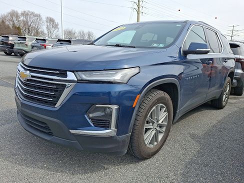 Used 2023 Chevrolet Traverse LT image 3