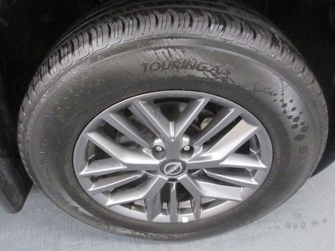 Used 2023 Nissan Rogue S image 15