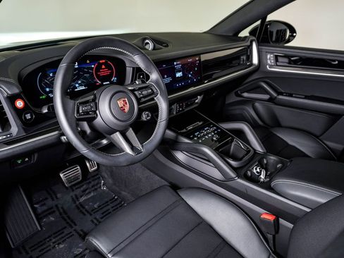 Certified 2026 Porsche Cayenne S AWD/4WD image 4