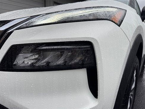 Used 2021 Nissan Rogue S image 23