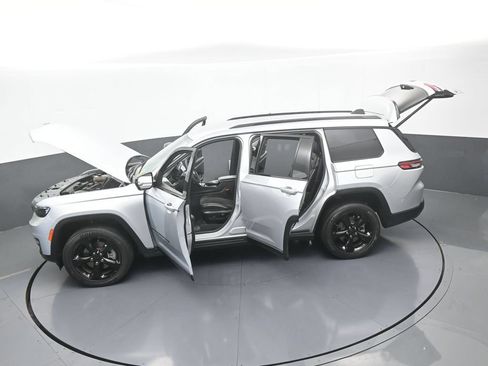 Used 2023 Jeep Grand Cherokee L Laredo RWD image 65