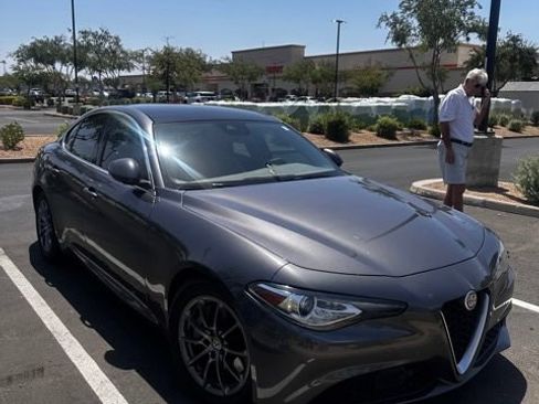 Used 2017 Alfa Romeo Giulia RWD image 7