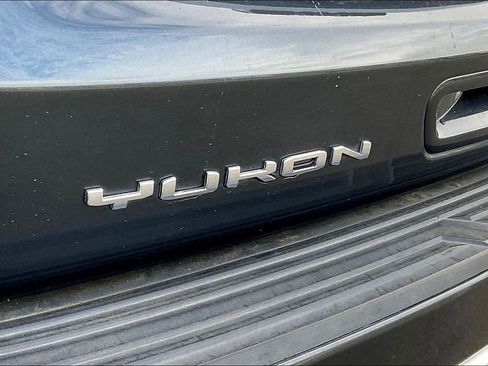 Used 2021 GMC Yukon Denali w/ Advanced Technology Package image 8