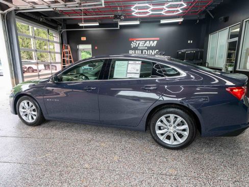 Used 2025 Chevrolet Malibu LT FWD image 2