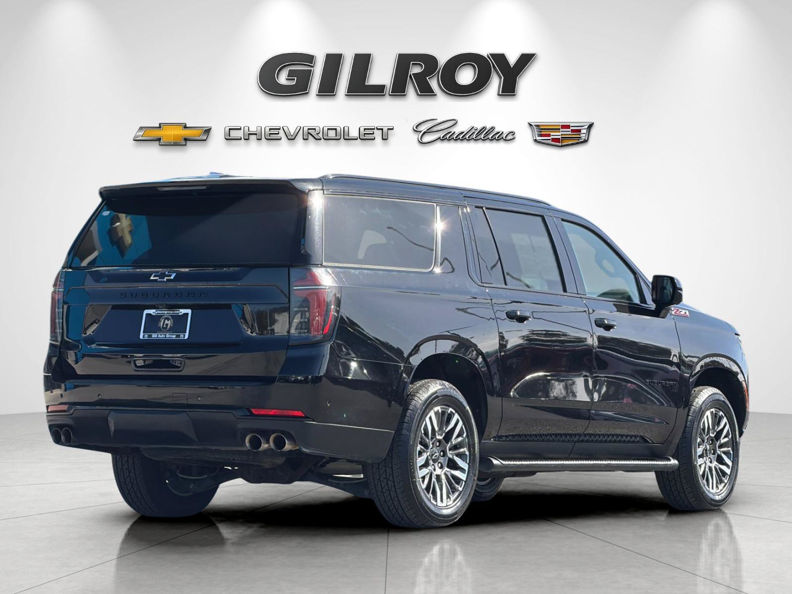 Used 2025 Chevrolet Suburban Z71 AWD/4WD image 3