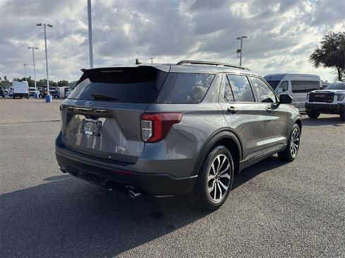 Certified 2022 Ford Explorer ST-Line w/ Class IV Trailer Tow Package image 3