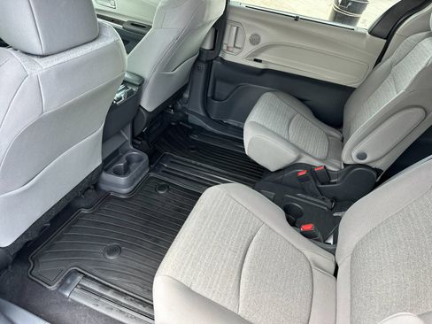 Used 2024 Toyota Sienna LE AWD/4WD image 11