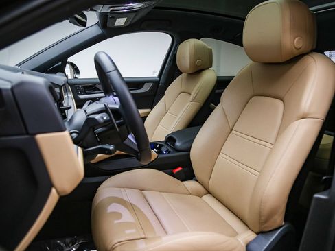 Certified 2025 Porsche Cayenne Coupe AWD/4WD image 5