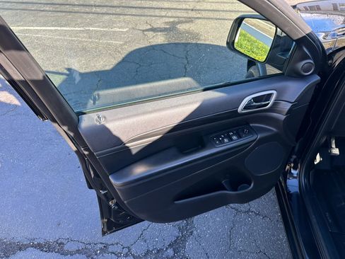 Used 2021 Jeep Grand Cherokee Laredo X image 35