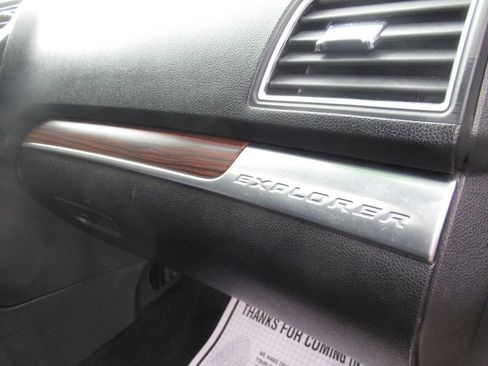 Used 2018 Ford Explorer Limited image 6