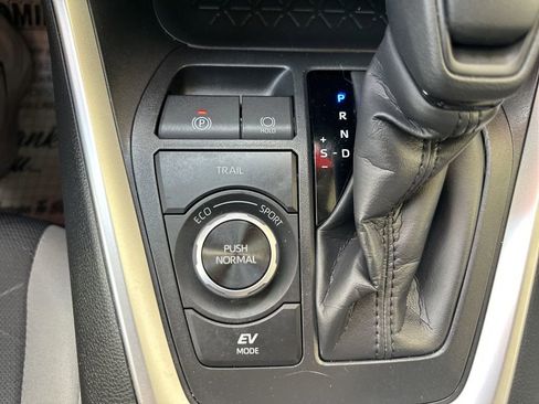 Certified 2025 Toyota RAV4 XLE w/ Convenience Package AWD/4WD image 32