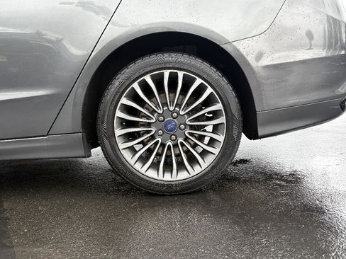 Used 2017 Ford Fusion SE w/ Equipment Group 202A image 12