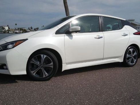 Used 2020 Nissan Leaf SV w/ SV Technology Package FWD image 11