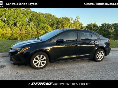 Used 2021 Toyota Corolla LE image 1