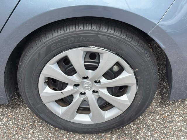 Used 2020 Toyota Corolla LE FWD image 15